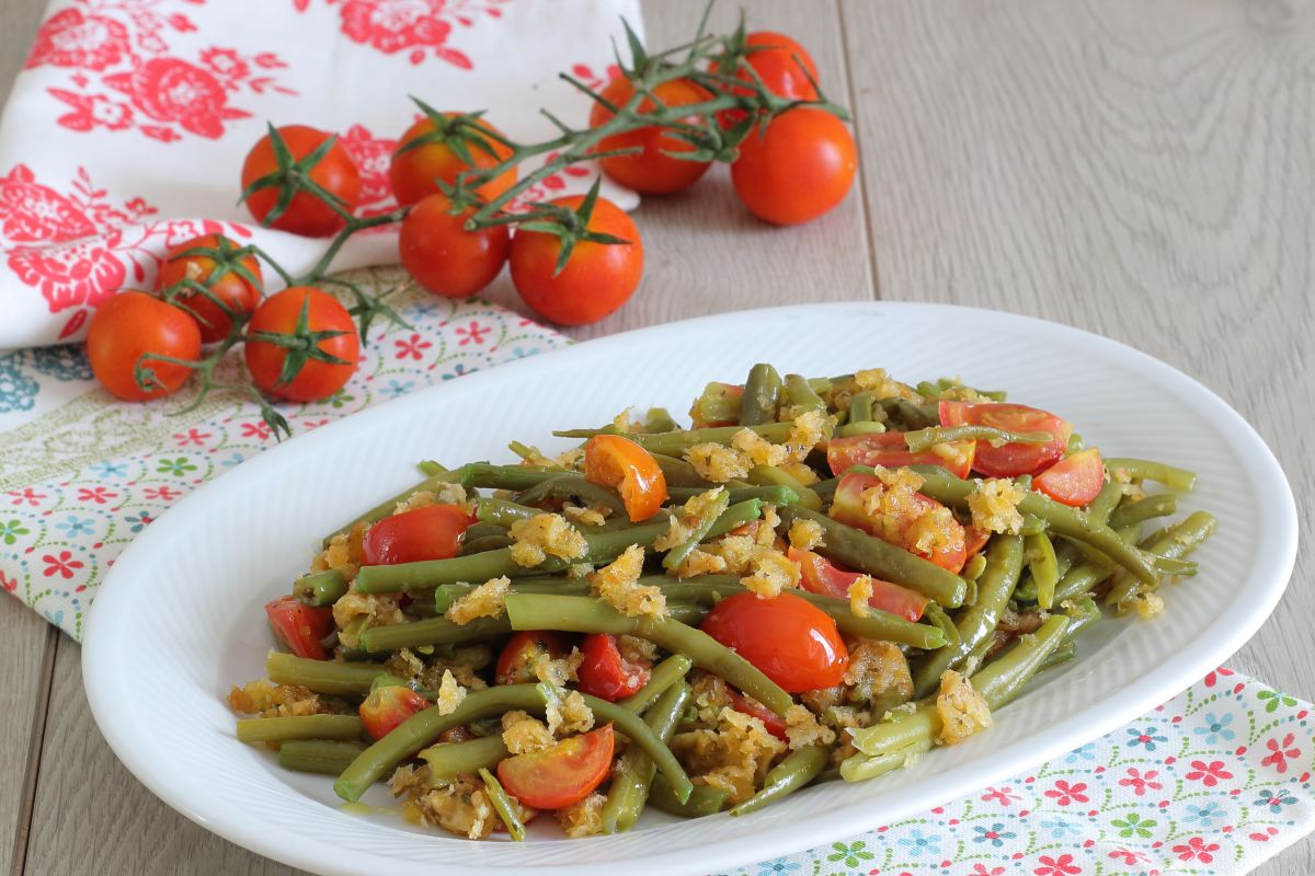 Judías verdes rebozadas con tomates cherry
