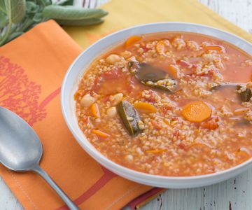 Sopa de tomate y garbanzos con bulgur
