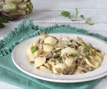 Orecchiette con alcachofas