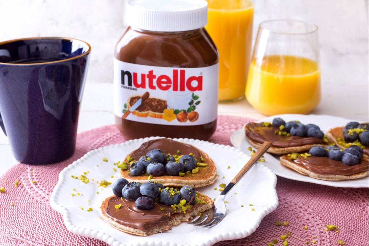 Pancakes sin gluten con arándanos y Nutella®