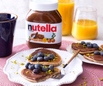 Pancakes sin gluten con arándanos y Nutella®