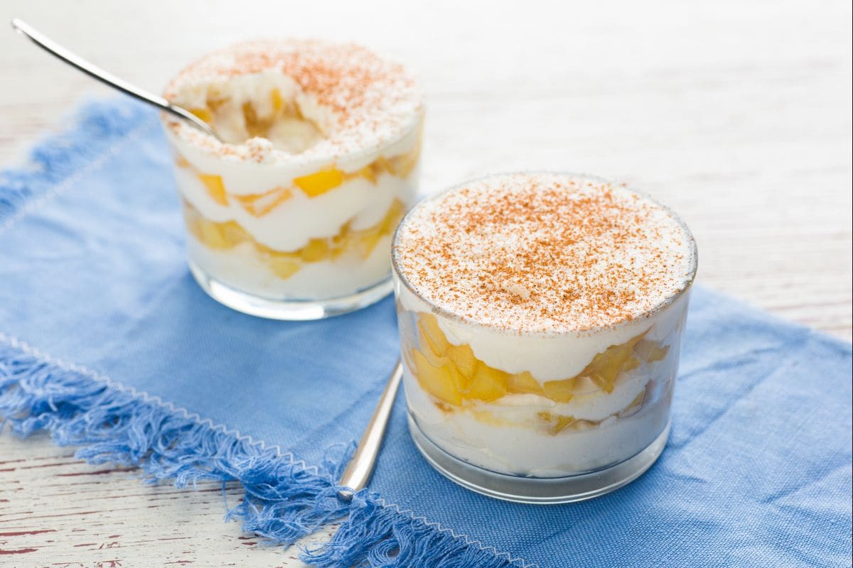 Mousse de ricotta con manzanas y canela