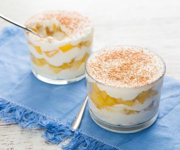Mousse de ricotta con manzanas y canela