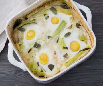 Puerros y huevos al horno