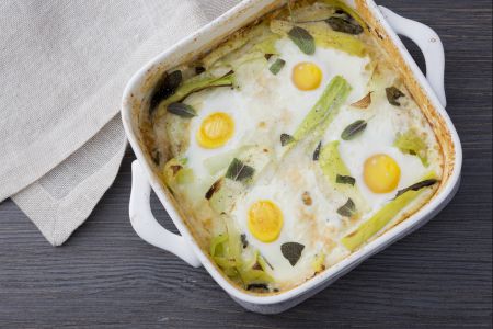 Puerros y huevos al horno