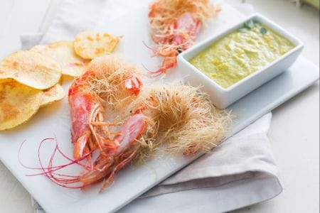 Gambas en pasta kataifi con salsa de espárragos