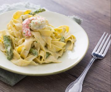 Pappardelle con espárragos y gambas