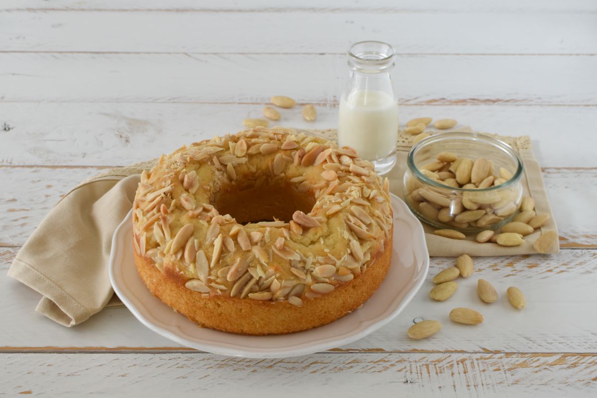 Rosca con almendras y mascarpone