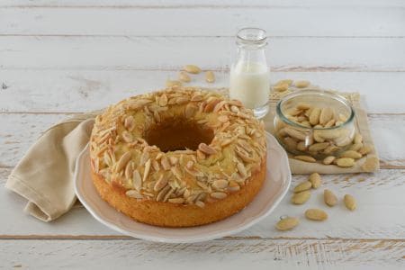 Rosca con almendras y mascarpone