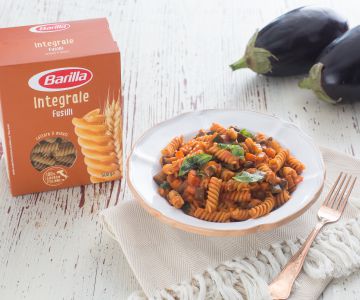 Fusilli integrales con ragú de verduras de verano