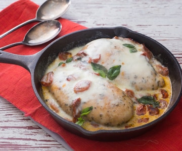 Pechuga de pollo al horno con tomate y mozzarella