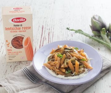 Penne de legumbres con ricotta y alcachofas