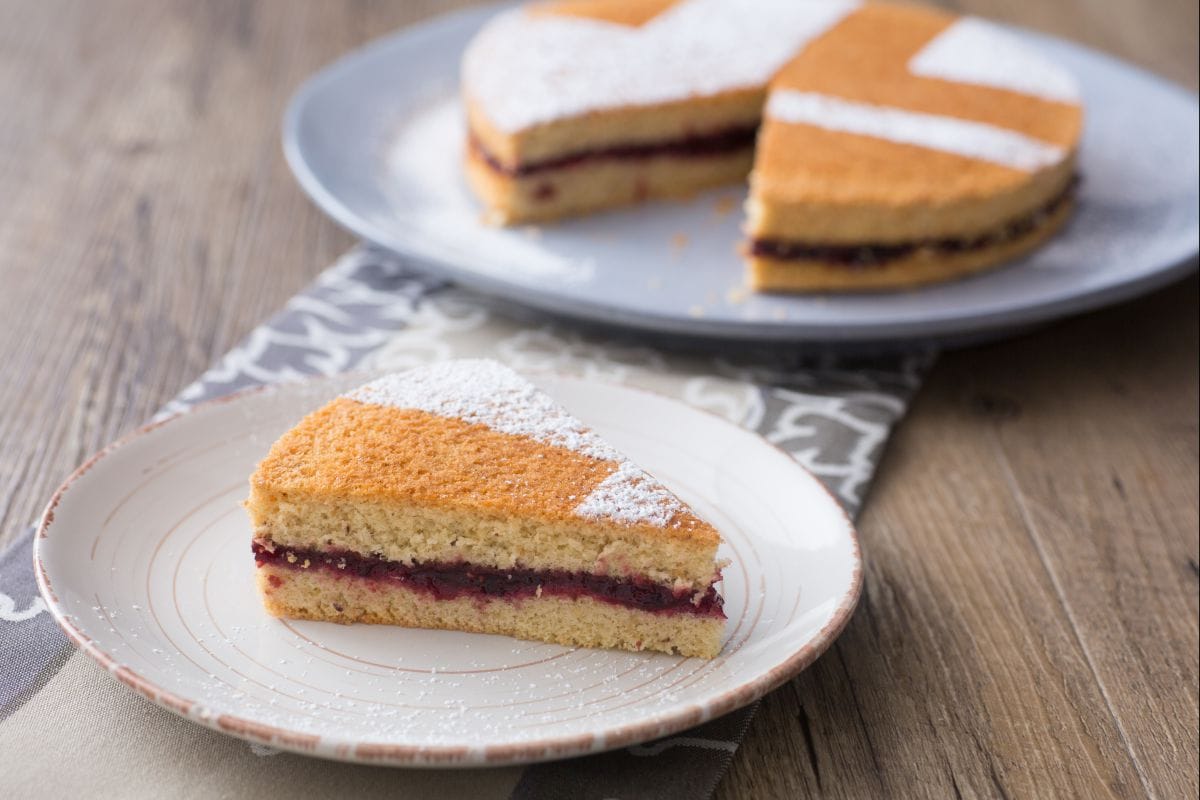 Tarta vertida con mermelada