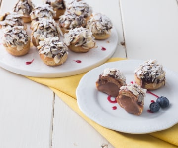 Buñuelos con cremoso de frutos del bosque