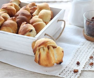 Nudos de brioche con pasas