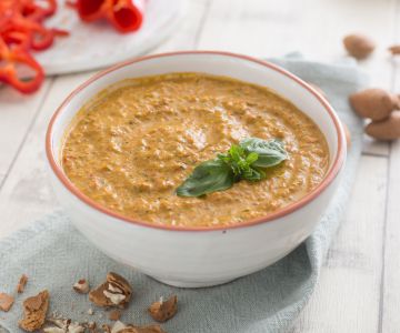 Pesto de pimientos dulces y queso de cabra
