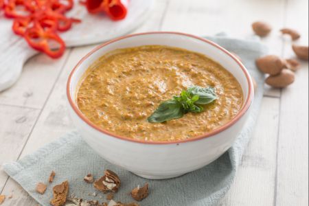 Pesto de pimientos dulces y queso de cabra