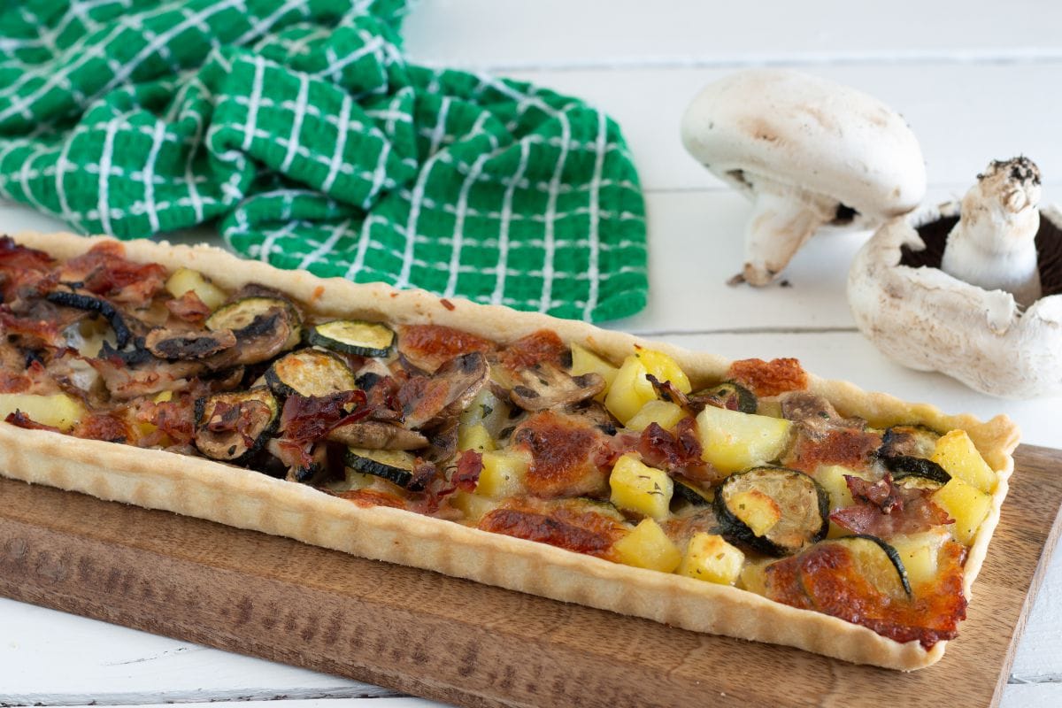 Rústico con patatas, setas y scamorza