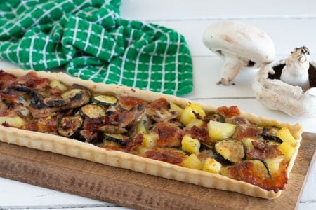Rústico con patatas, setas y scamorza