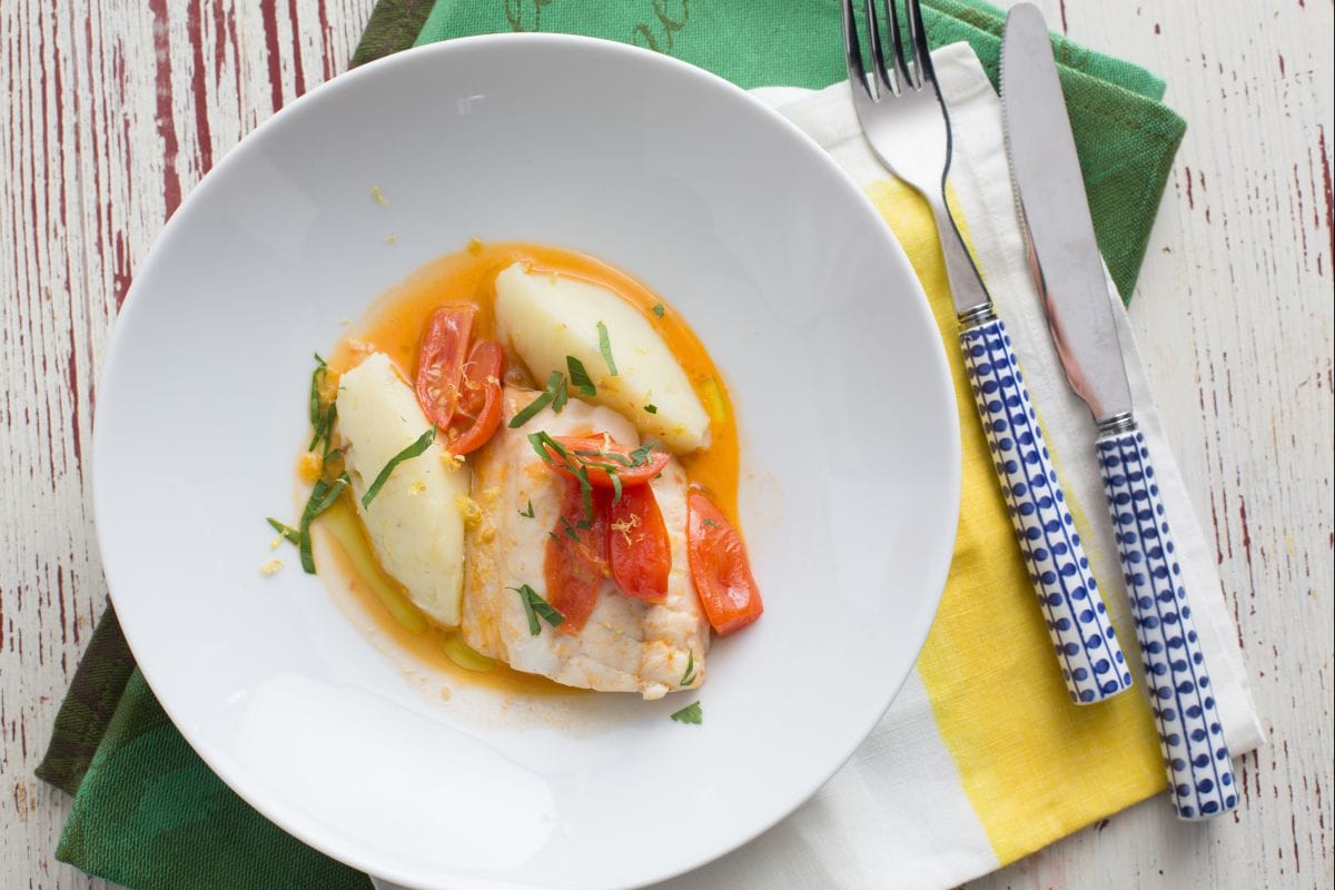 Filetes de besugo al agua loca con puré de patatas