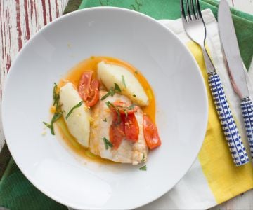 Filetes de besugo al agua loca con puré de patatas