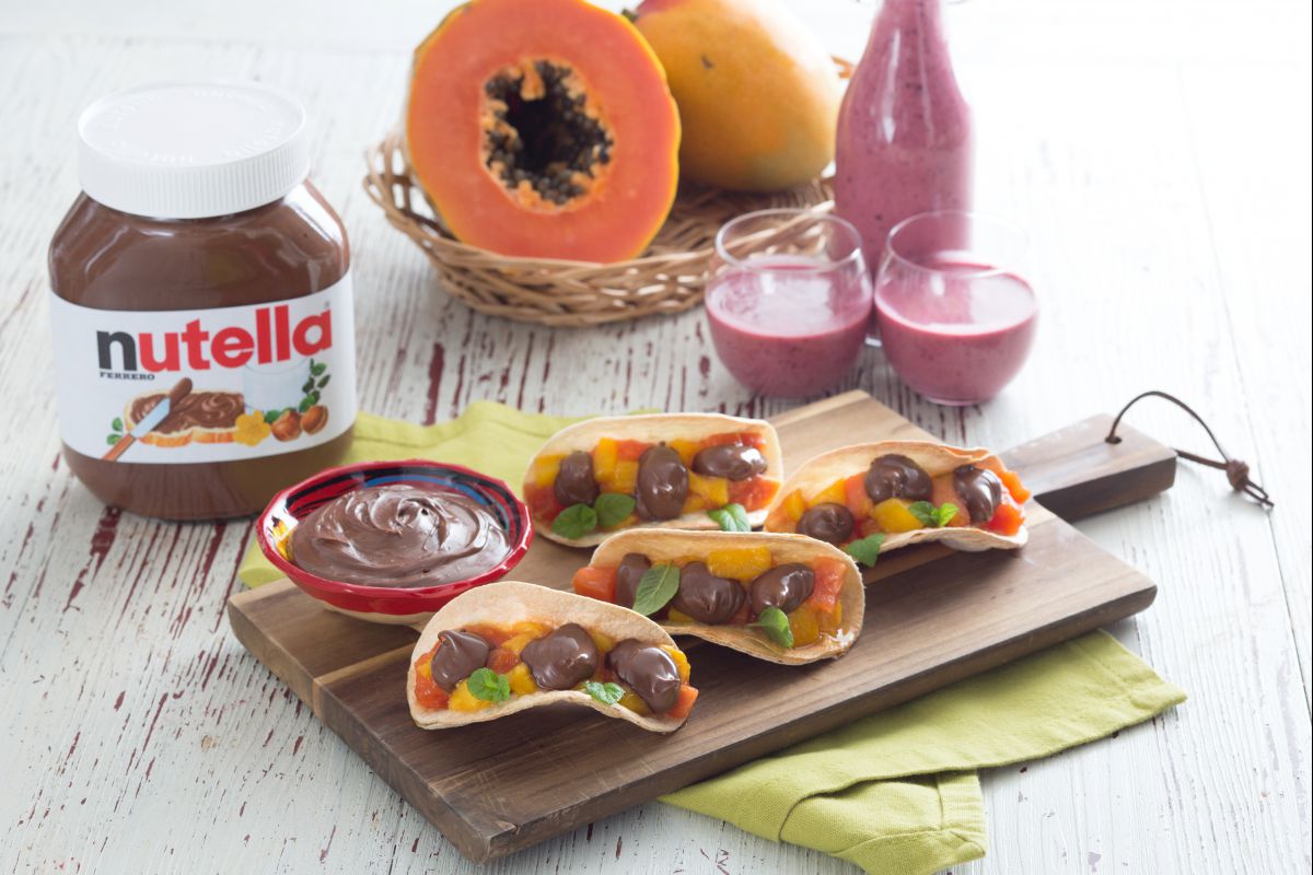 Tacos con mango, papaya y Nutella®