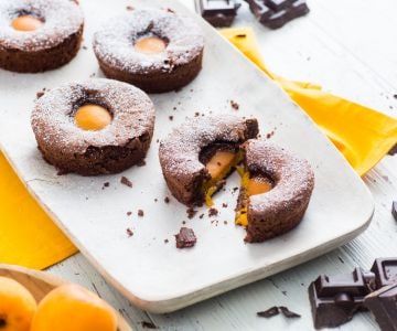 Pastelitos de chocolate y albaricoques