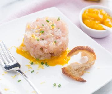 Tártaro de seriola con salsa de mango