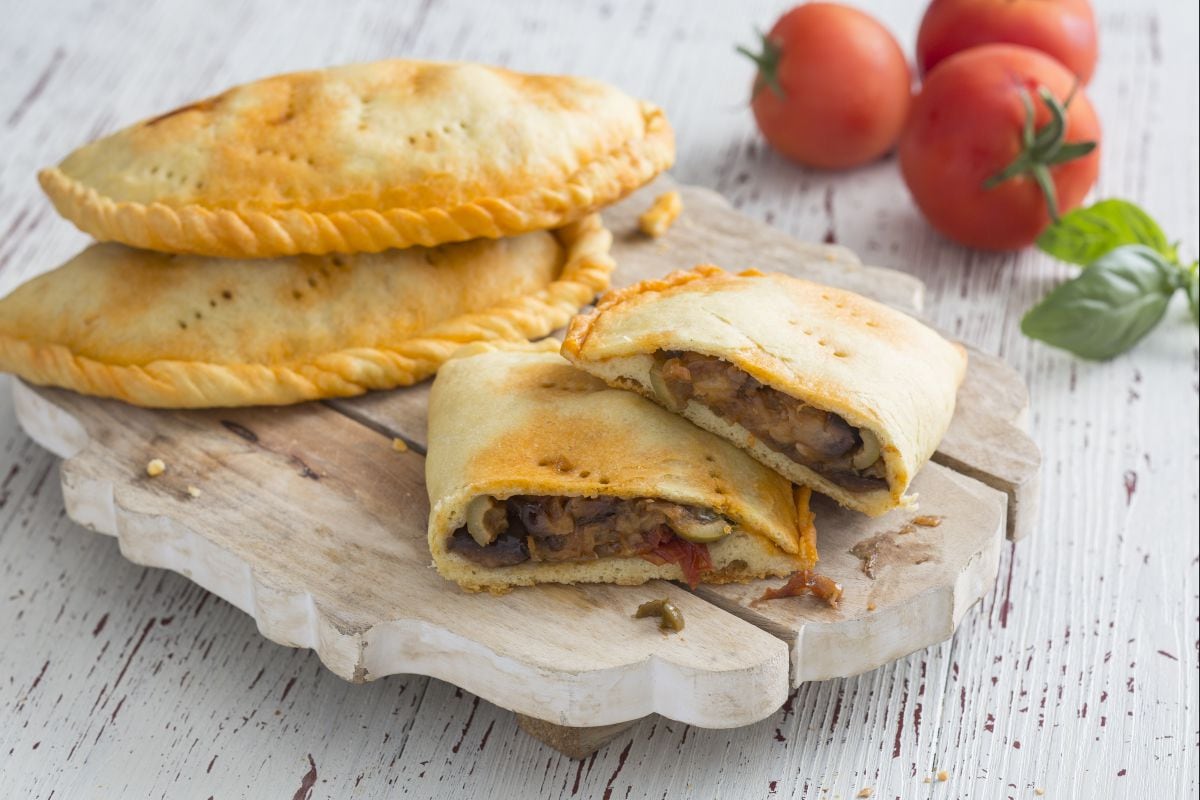 ‘Mpanate rellenas de caponata