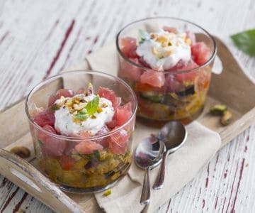 Vasitos de caponata con atún y tzatziki