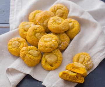 Galletas blandas con manzanas y cúrcuma