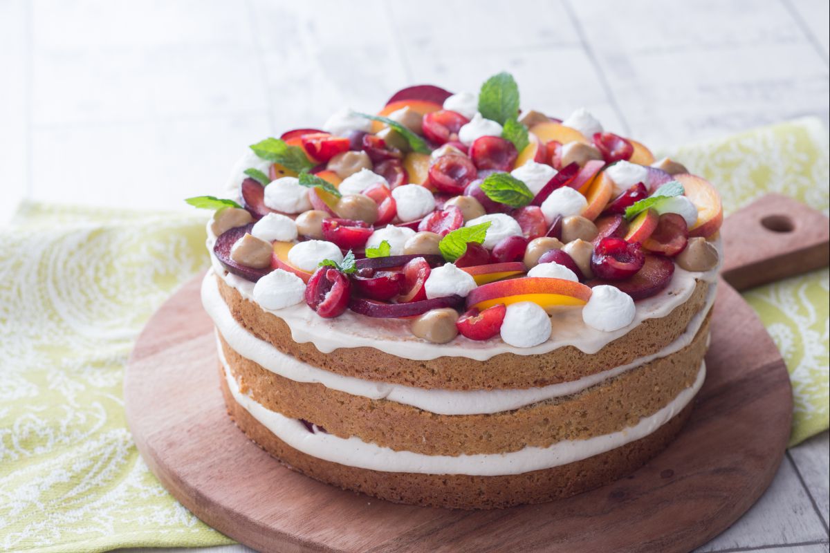 Tarta de verano con bizcocho integral