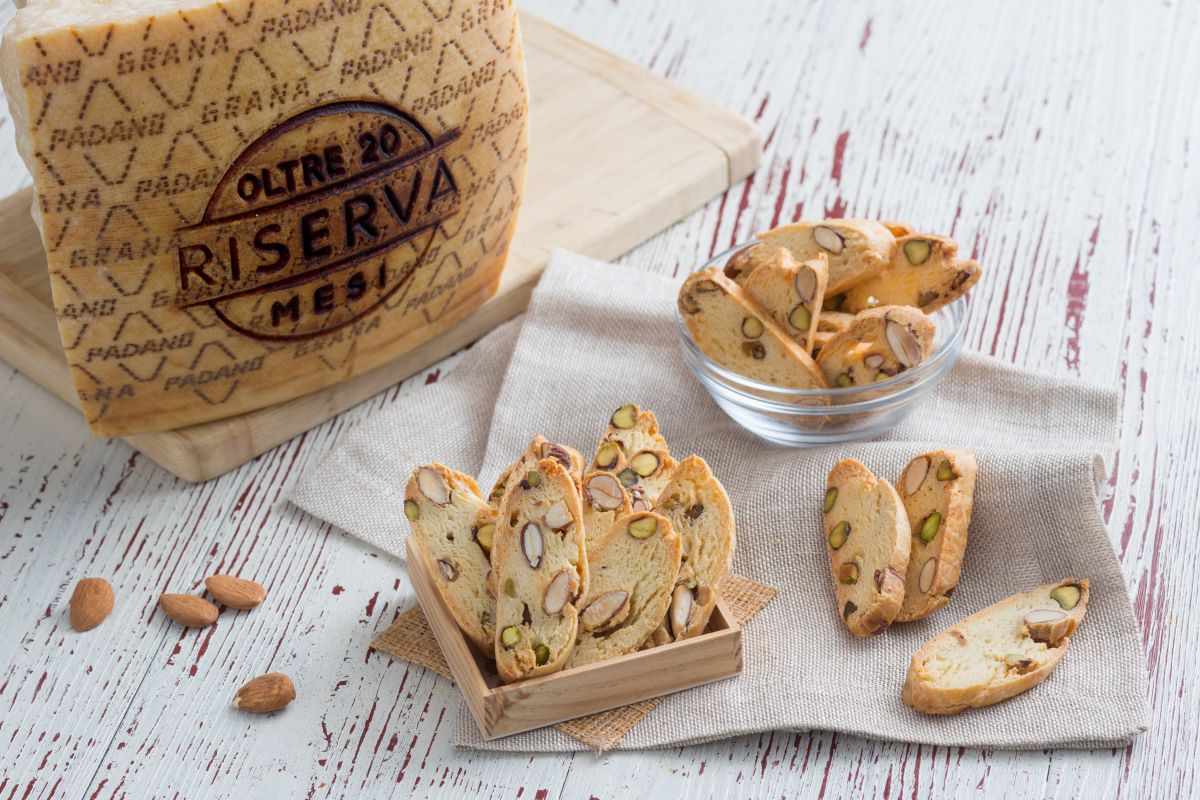 Cantucci al Grana Padano y frutos secos
