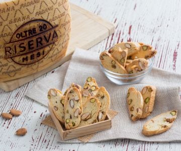 Cantucci al Grana Padano y frutos secos
