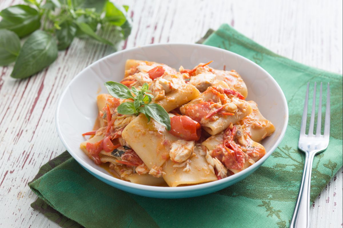 Paccheri con salsa de cabracho