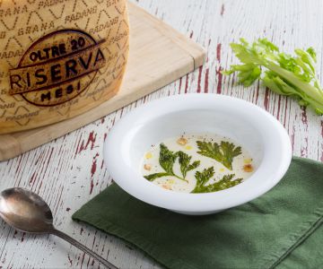 Sopita de Grana Padano y apio