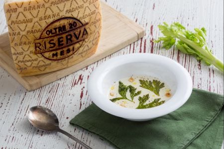 Sopita de Grana Padano y apio