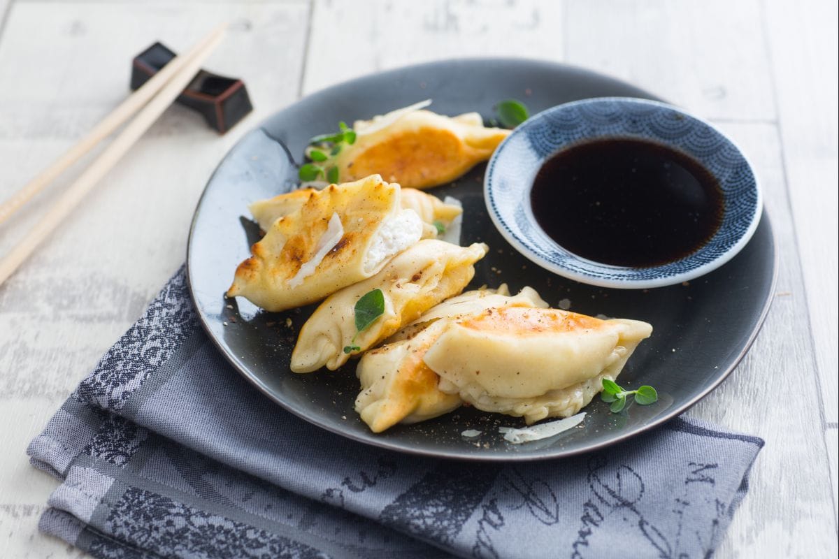 Gyoza cacio y pepe