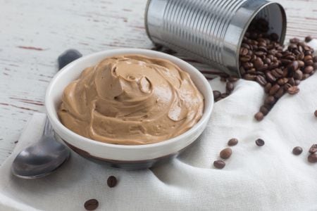 Crema diplomática al café
