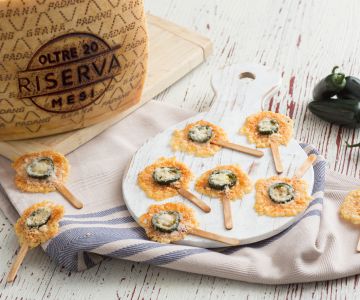 Chupachups de guindillas y Grana Padano