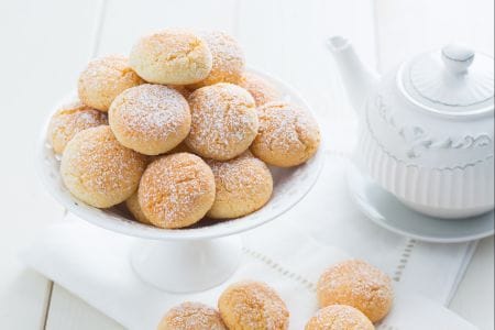 Galletas de coco con corazón de chocolate blanco
