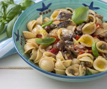 Orecchiette con sardinas y tomates cherry