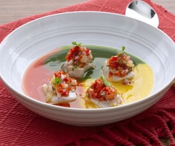 Ceviche de seriola con puré de tomatitos