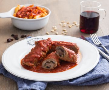 Braciolas napolitanas con salsa