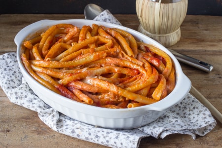 Ziti al horno con salsa de cordero