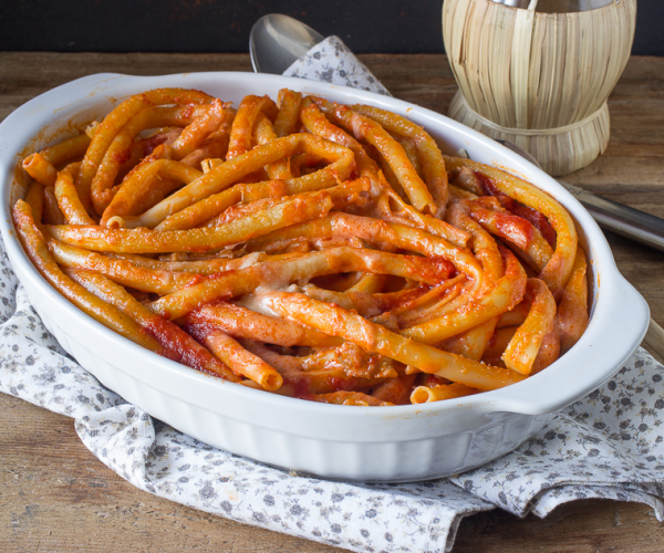 Ziti al horno con salsa de cordero