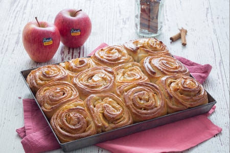 Rollos de canela con manzanas