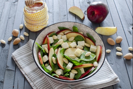 Ensalada de manzanas y espinacas