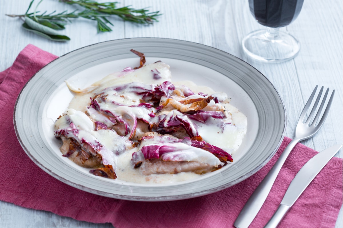 Escalopines con taleggio y radicchio