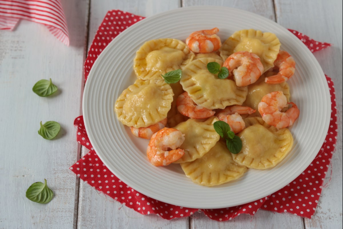 Raviolis rellenos de patatas y gambas